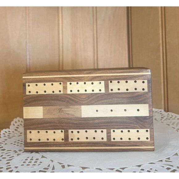 Vintage Folding Wooden Cribbage Board Box Brass Clasp Green Felt Interior - Picture 1 of 6